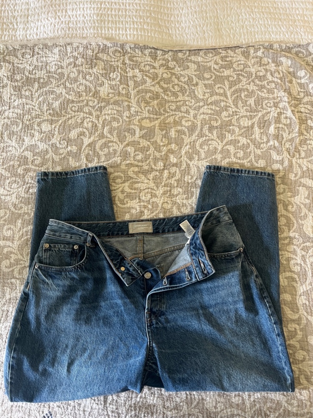 Everlane Curvy '90s Cheeky Straight Jean in Light Blue Denim